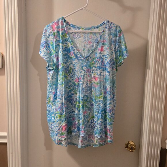 Lilly Pulitzer Tops - Lilly Pulitzer Etta V-Neck top, EUC, Size XL